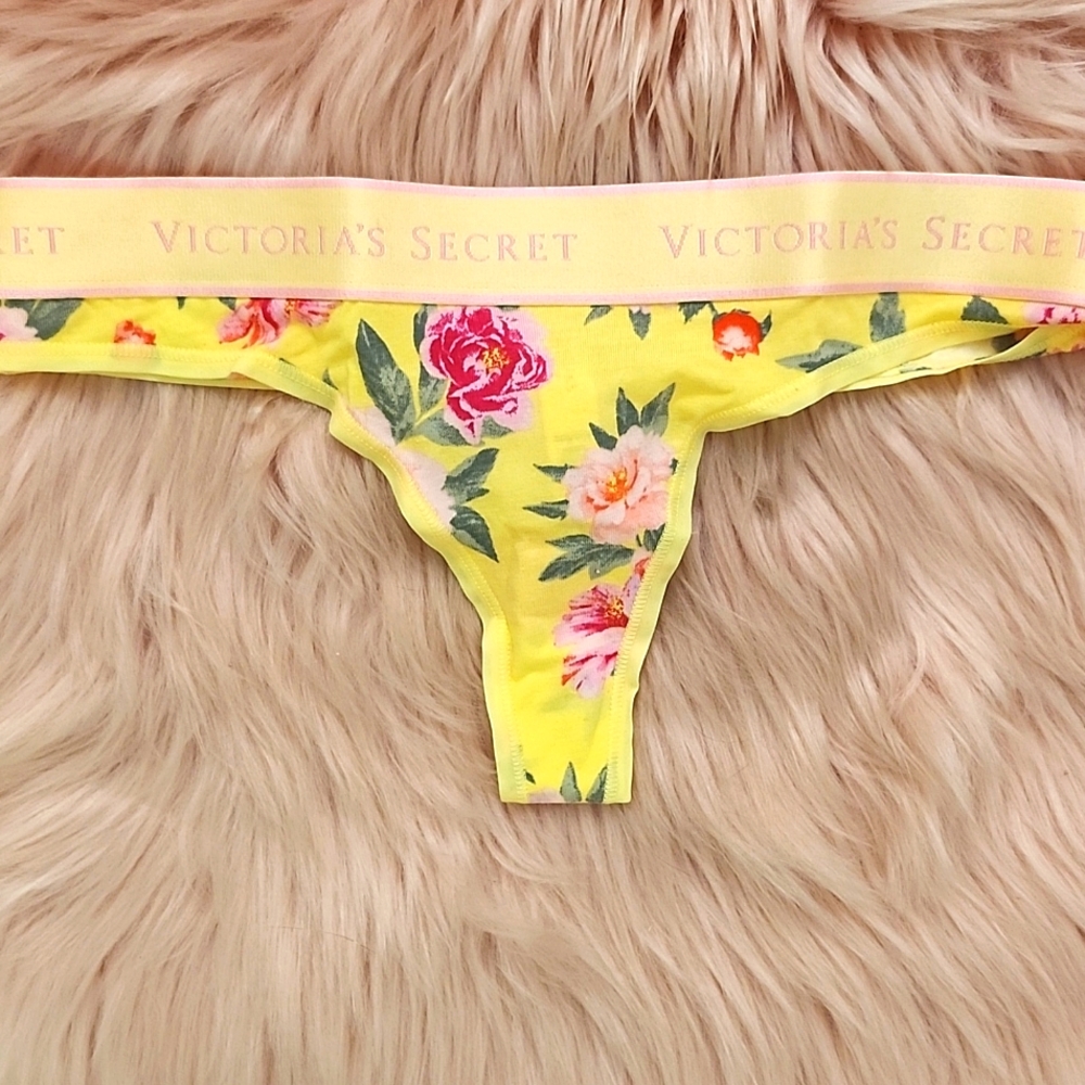 Brand New Victoria's Secret LOW RISE FLORAL PRINT THONG-XS